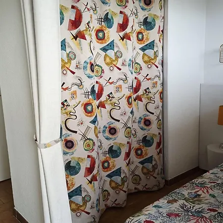 Front De Appartement